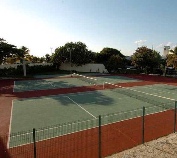 Tennis court Hotel Dos Playas Faranda Cancún Cancun