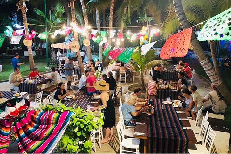 Live a mexican fiesta once a week at dos playas! Hotel Dos Playas Faranda Cancún Cancun