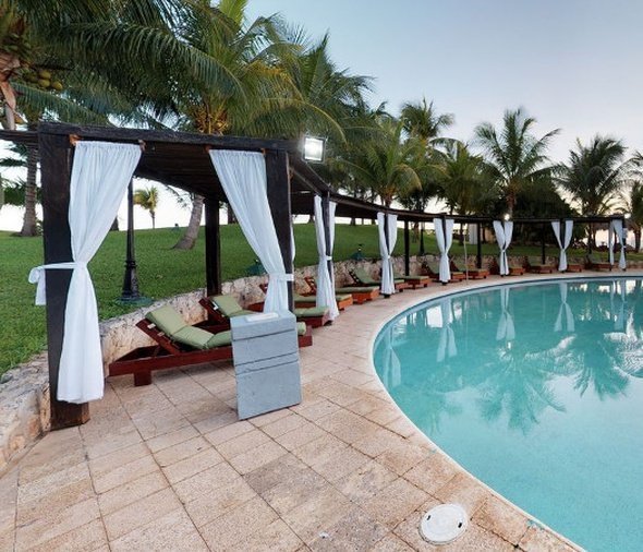 Solarium terrace Hotel Dos Playas Faranda Cancún Cancun