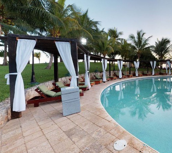 Solarium terrace Hotel Dos Playas Faranda Cancún Cancun