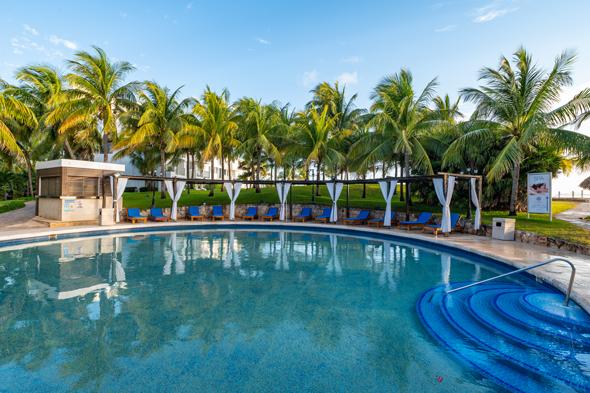 EXCLUSIVE SWIMMING POOLSFOR ADULTS AND CHILDREN Hotel Dos Playas Faranda Cancún Cancun EXCLUSIVE SWIMMING POOLSFOR ADULTS AND CHILDREN Hotel Dos Playas Faranda Cancún Cancun